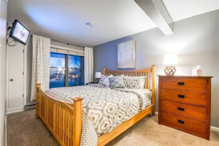 Room 28 of 34