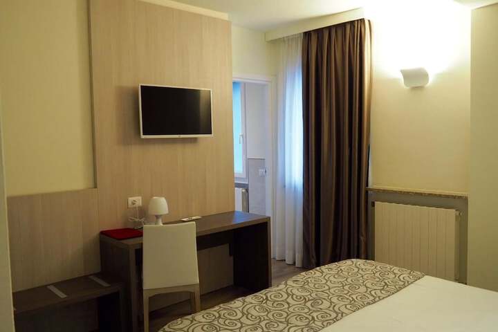Room 12 of 44