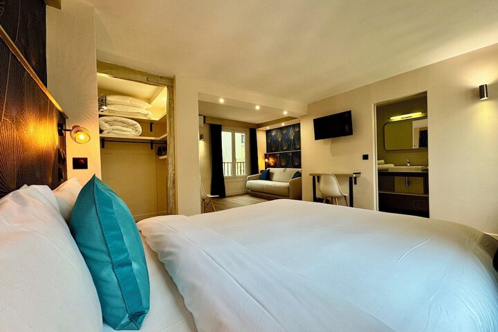 Room 34 of 65