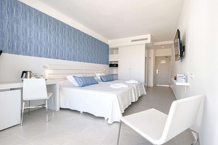 Room 42 of 237