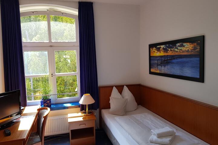 Room 11 of 22