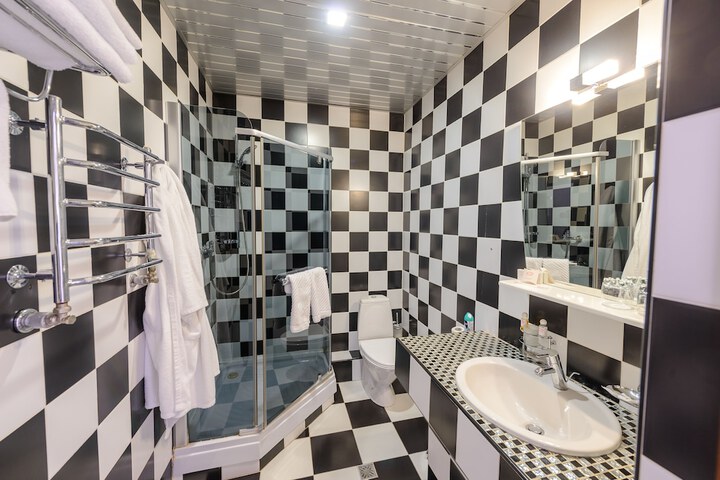Room 15 of 15