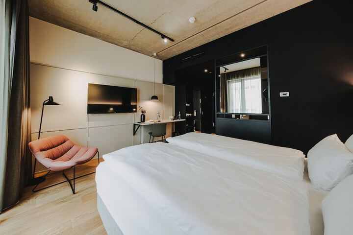 Room 9 of 47