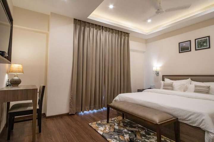Room 6 of 42