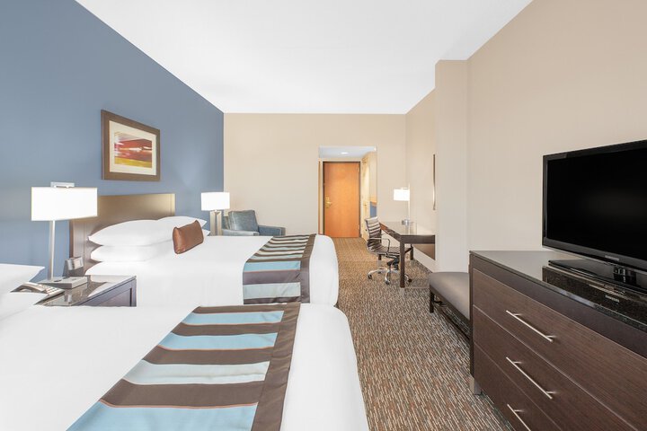 2 Queen Beds (2 of 10)
