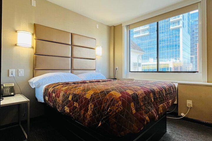 Classic Queen Bed (8 of 26)