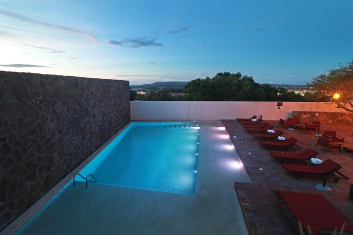 Pool 70 of 137