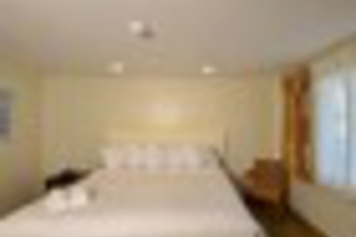 Room 32 of 207