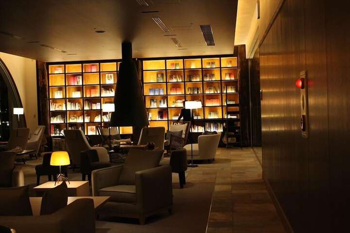 Lounge 28 of 47
