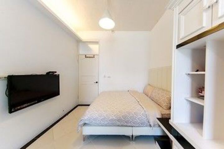 Room 6 of 19