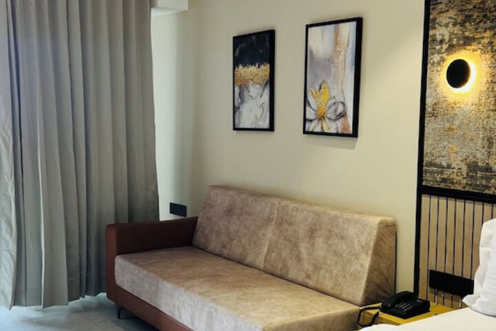 Room 10 of 20