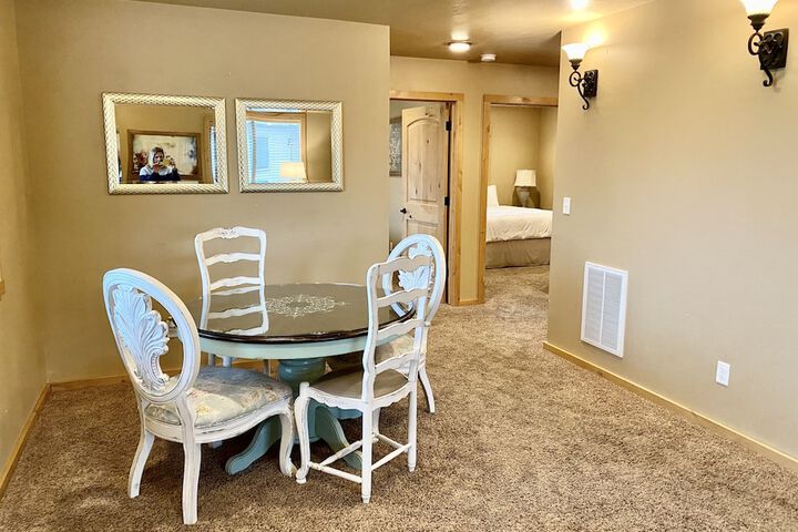 Lounge 233 of 426