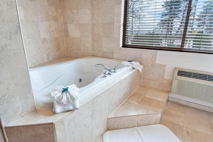 Suite 1 King Bed 1 Bedroom Whirlpool Separate Living Area Microwave and Refrigerator Shower Only (7 of 8)