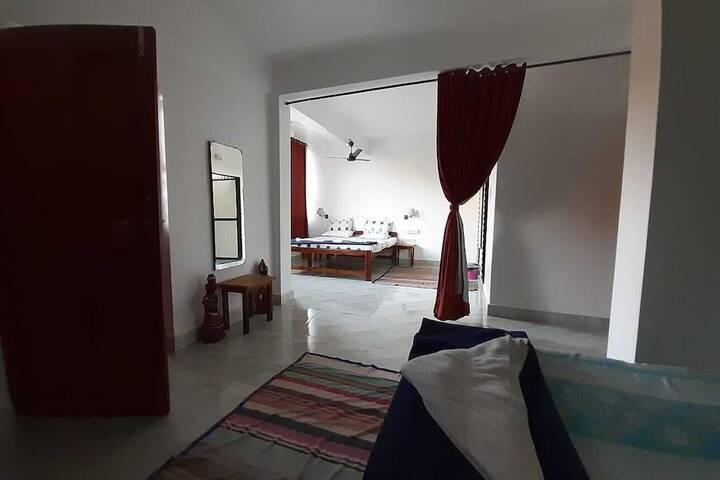 Room 13 of 37