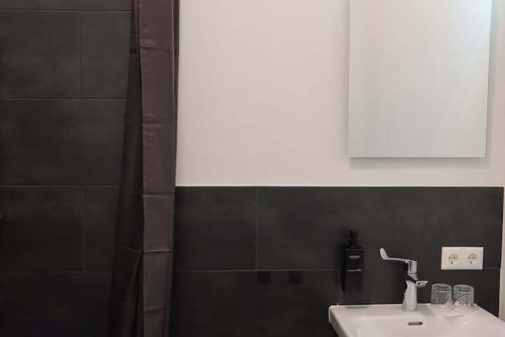 Room 12 of 22