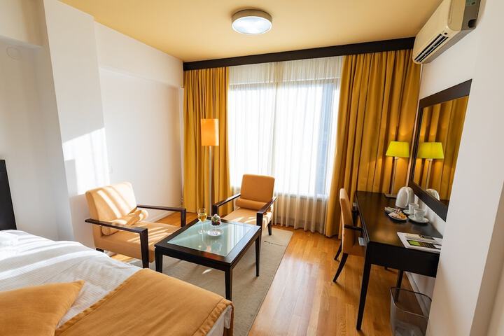 Room 8 of 37