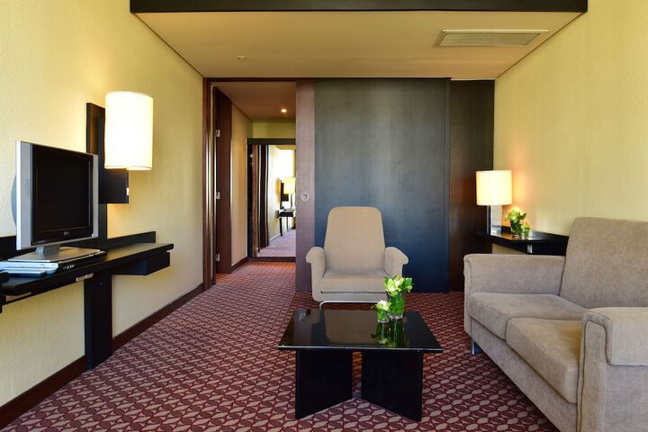 Room 11 of 43