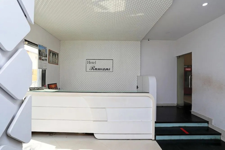 Room 13 of 16
