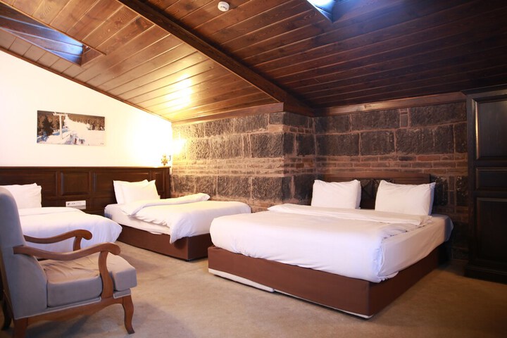 Room 7 of 44