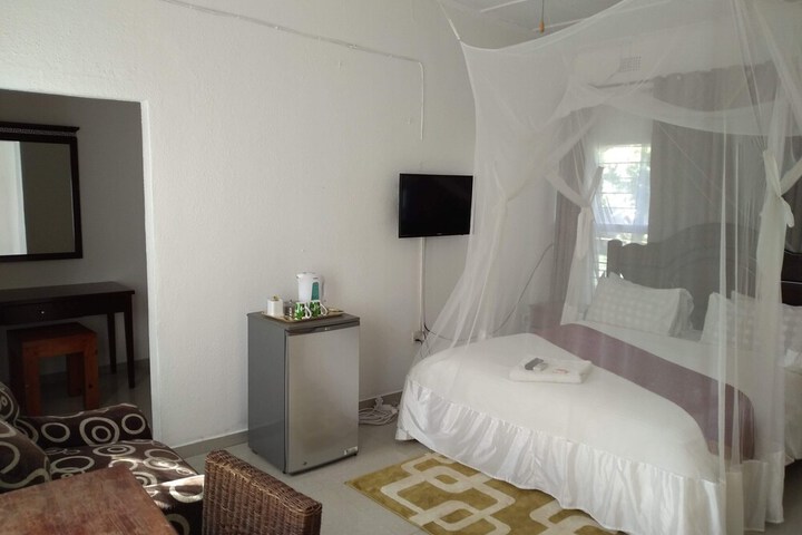 Room 9 of 42