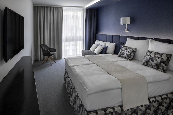 Room 3 of 42