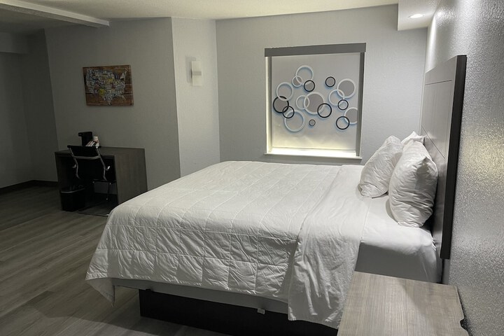 1 King Bed (7 of 26)