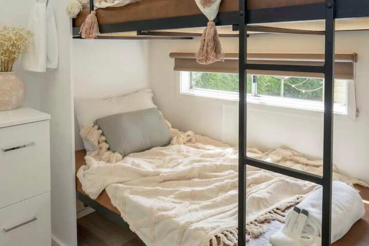 Room 25 of 157