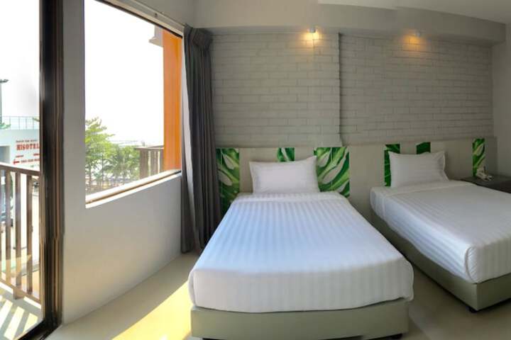 Room 2 of 36