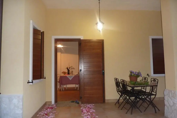 Room 2 of 20
