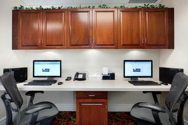 Business Center 28 of 29