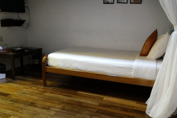 Room 7 of 176