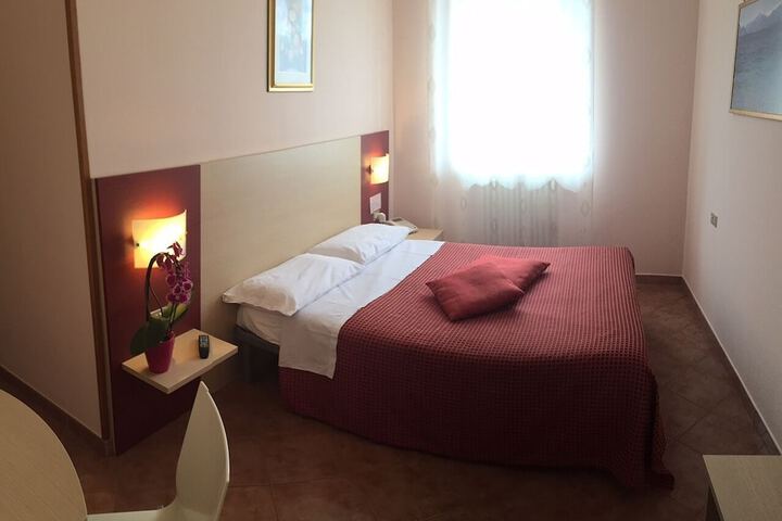Room 10 of 44