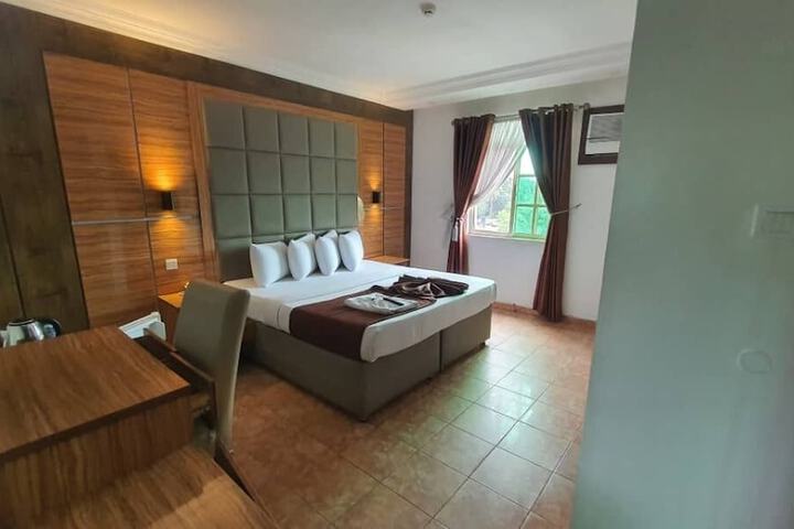 Room 7 of 13