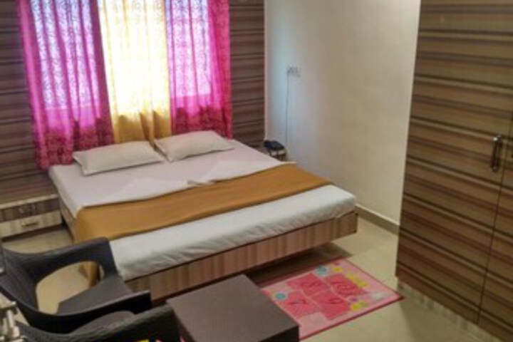 Room 13 of 19