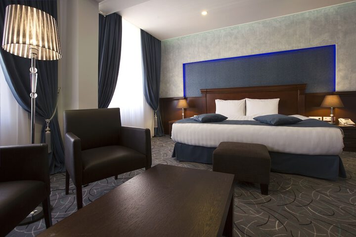 Room 4 of 86