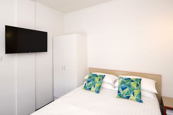 Room 8 of 28