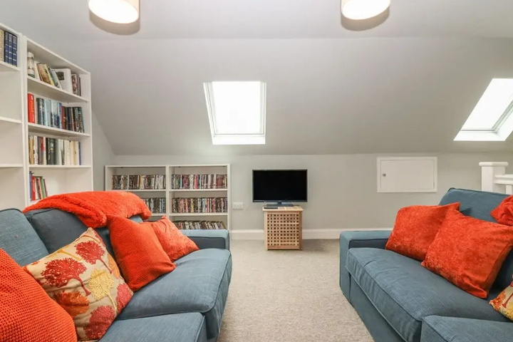Room 4 of 20