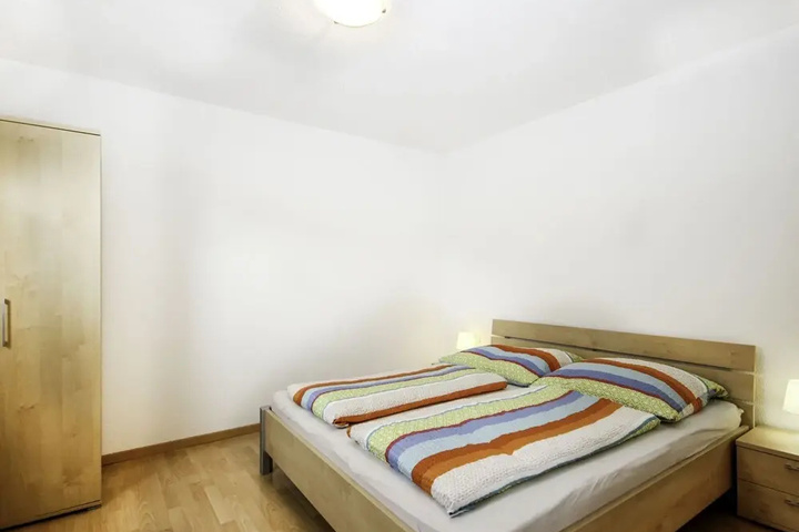Room 4 of 13