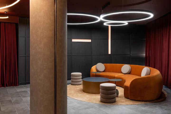 Lounge 72 of 105