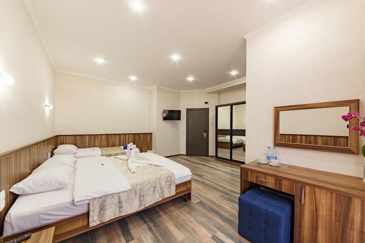 Room 4 of 32