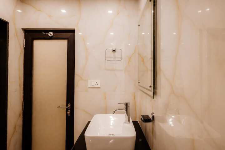 Room 42 of 83