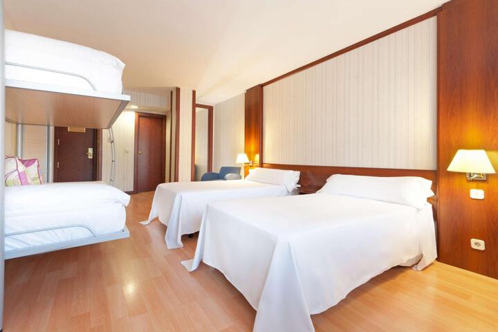 Room 34 of 80