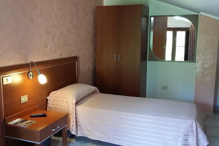 Room 6 of 37