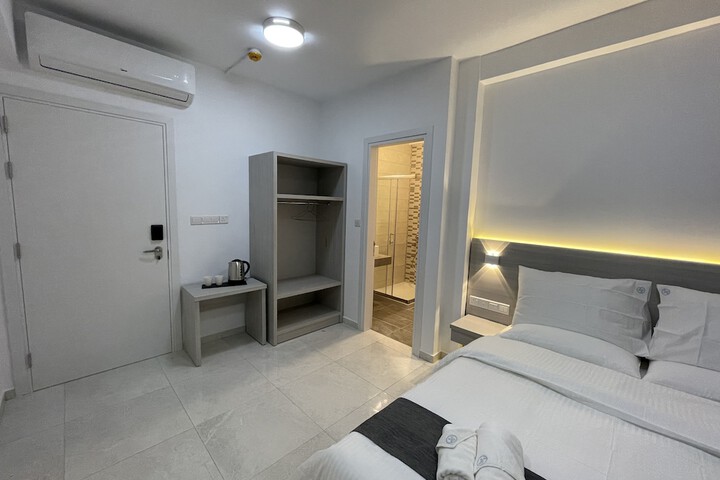 Room 6 of 61