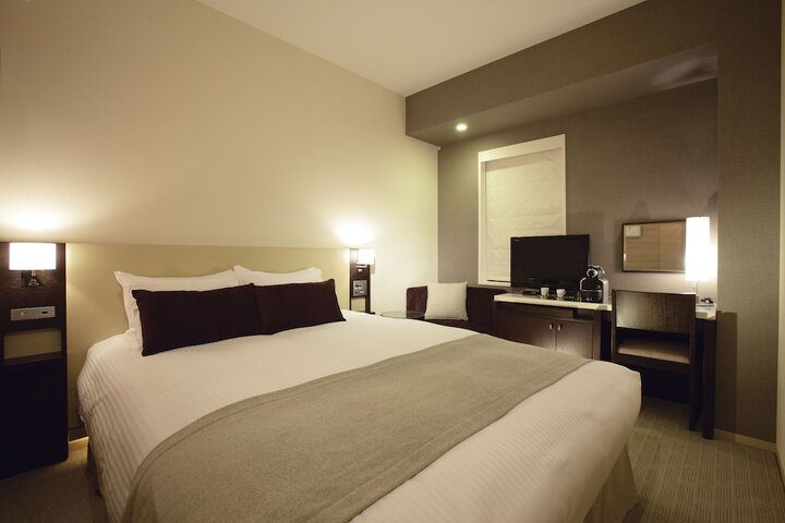 Room 6 of 19