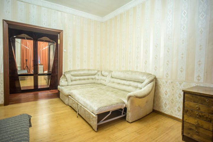Room 6 of 17