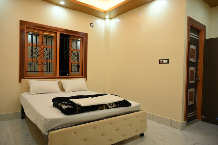 Room 9 of 16