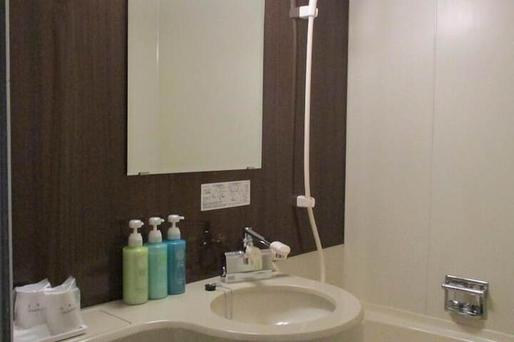 Room 12 of 23