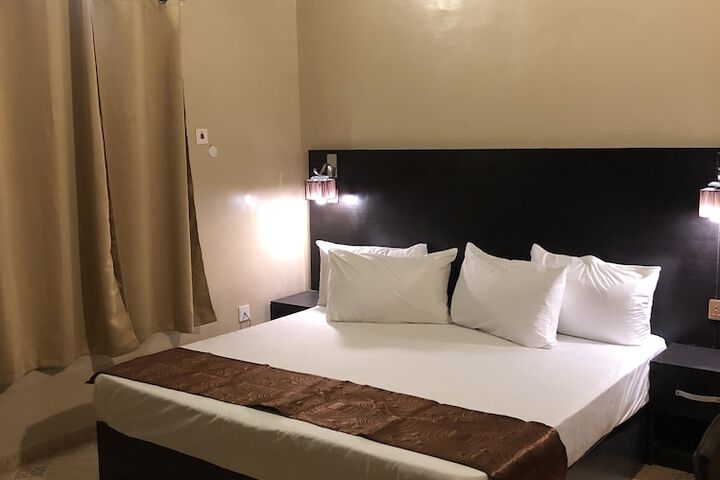 Posh Apartments Bussiness Hotel