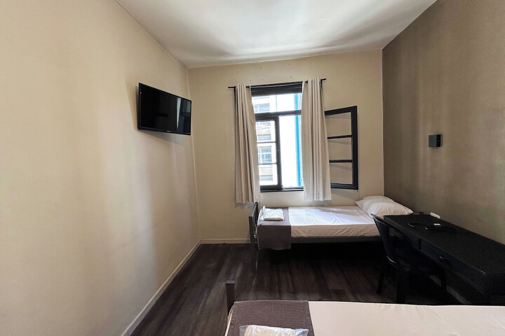 Room 18 of 43